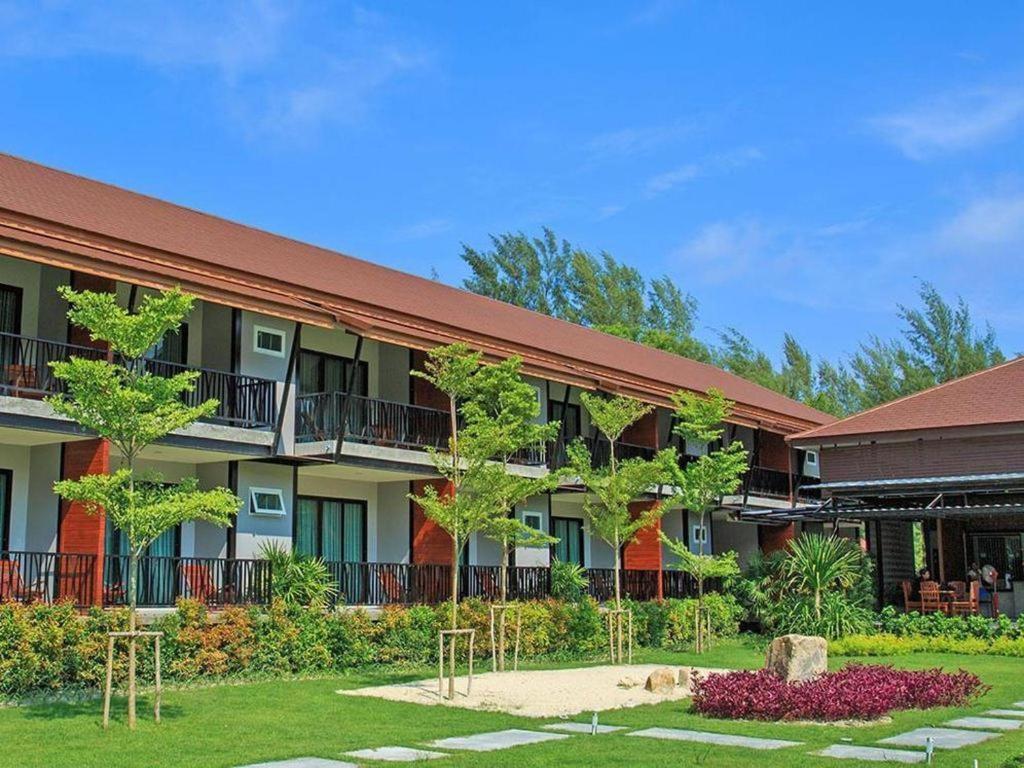 The Breeze Lipe Resort Екстериор снимка